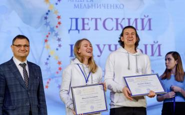 Воспитанники Фонда Андрея Мельниченко поборются за награды Regeneron ISEF в США