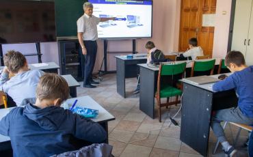 У бийских «наследников Ползунова» начался новый учебный год