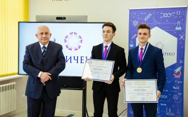 Награды ДНК-2021 вручили кемеровским школьникам