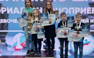 Четыре золота и две бронзы на пятерых!