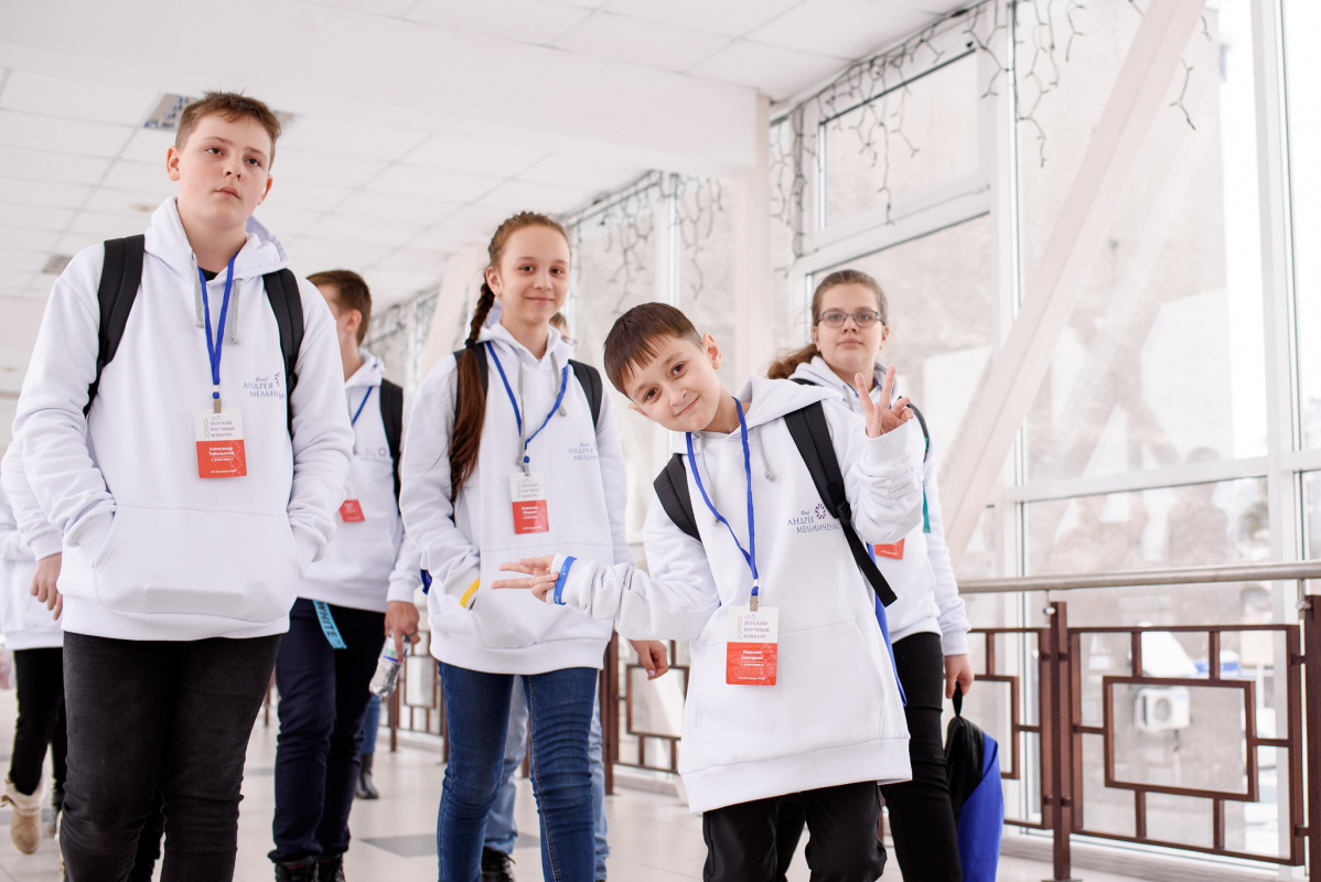 Фонд Андрея Мельниченко - География детского научного творчества: ДНК-2023 объединил юные таланты со всей России