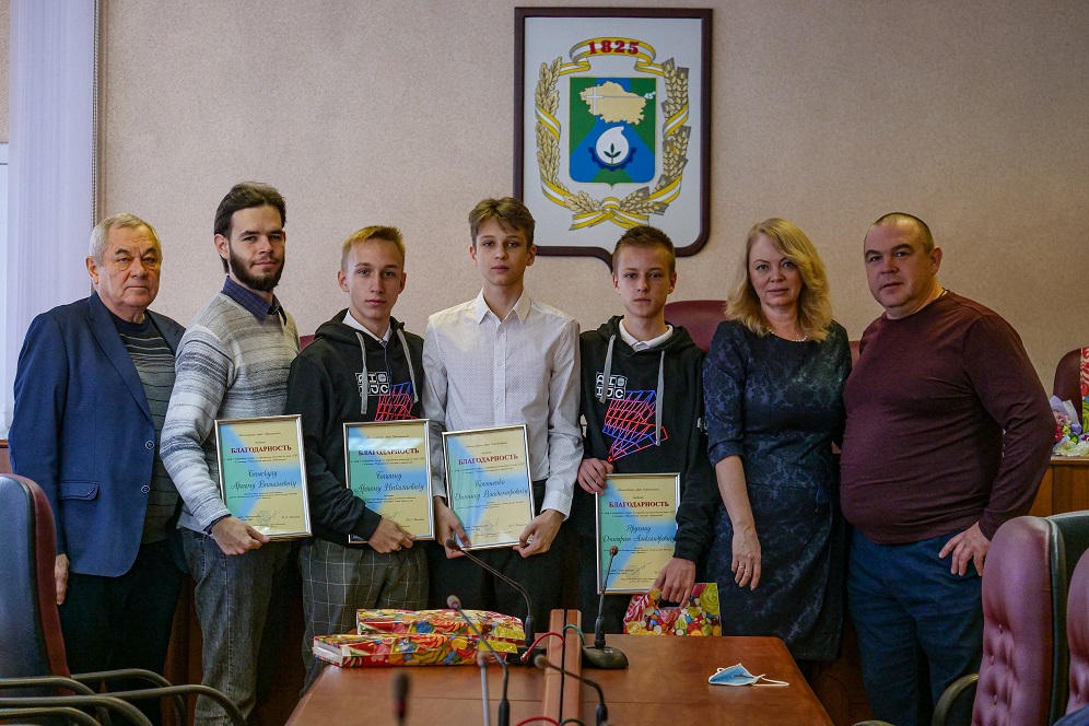 Фонд Андрея Мельниченко - Благодарностями администрации Невинномысска награждены учащиеся «Кванториума»