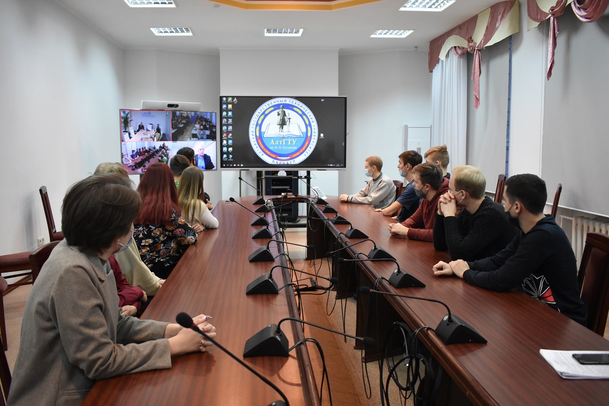 Фонд Андрея Мельниченко - Алтайские студенты-химики смогут пройти практику в международной компании «ЕвроХим»