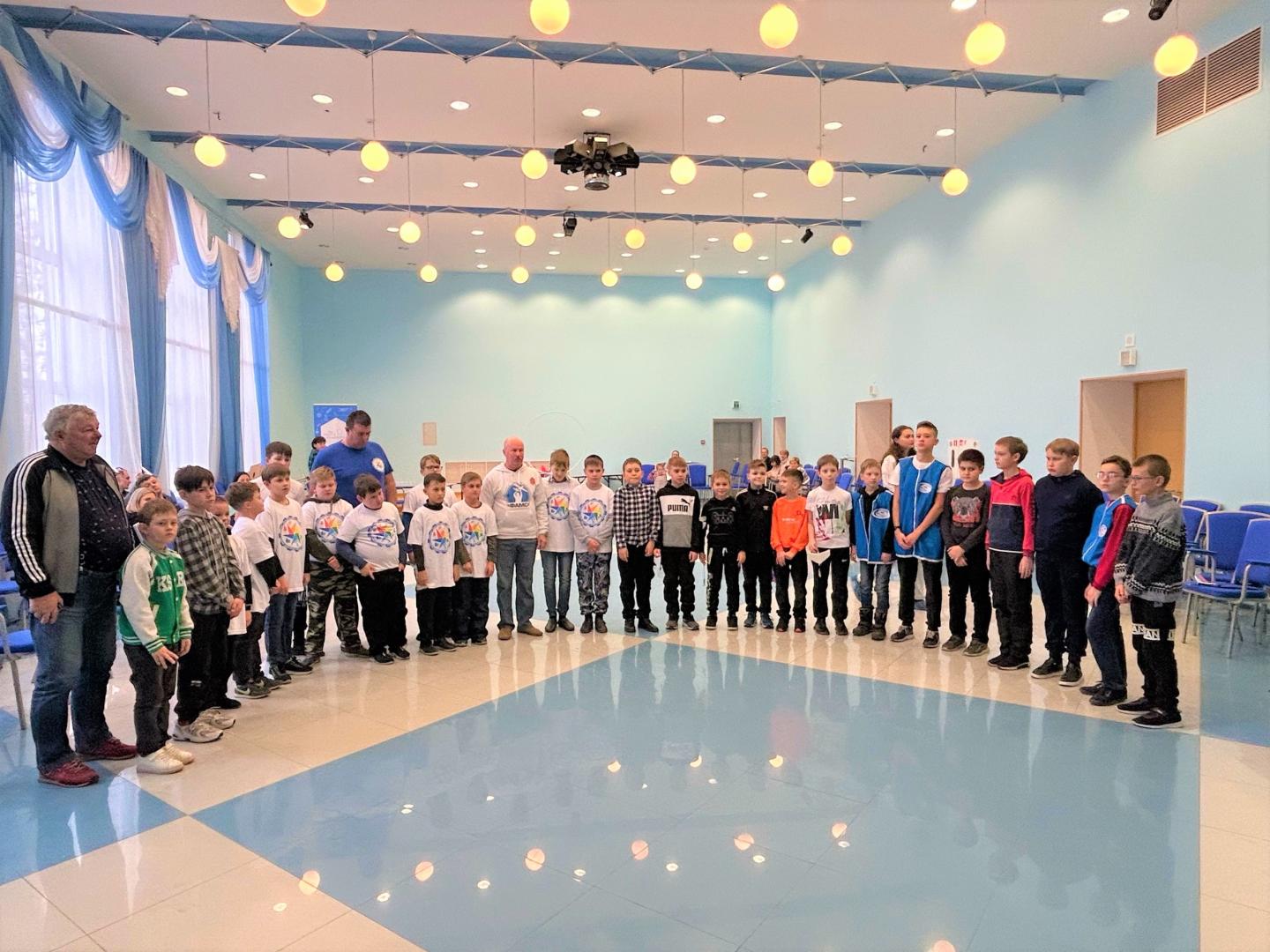 Фонд Андрея Мельниченко - В Новомосковске прошли соревнования юных авиамоделистов